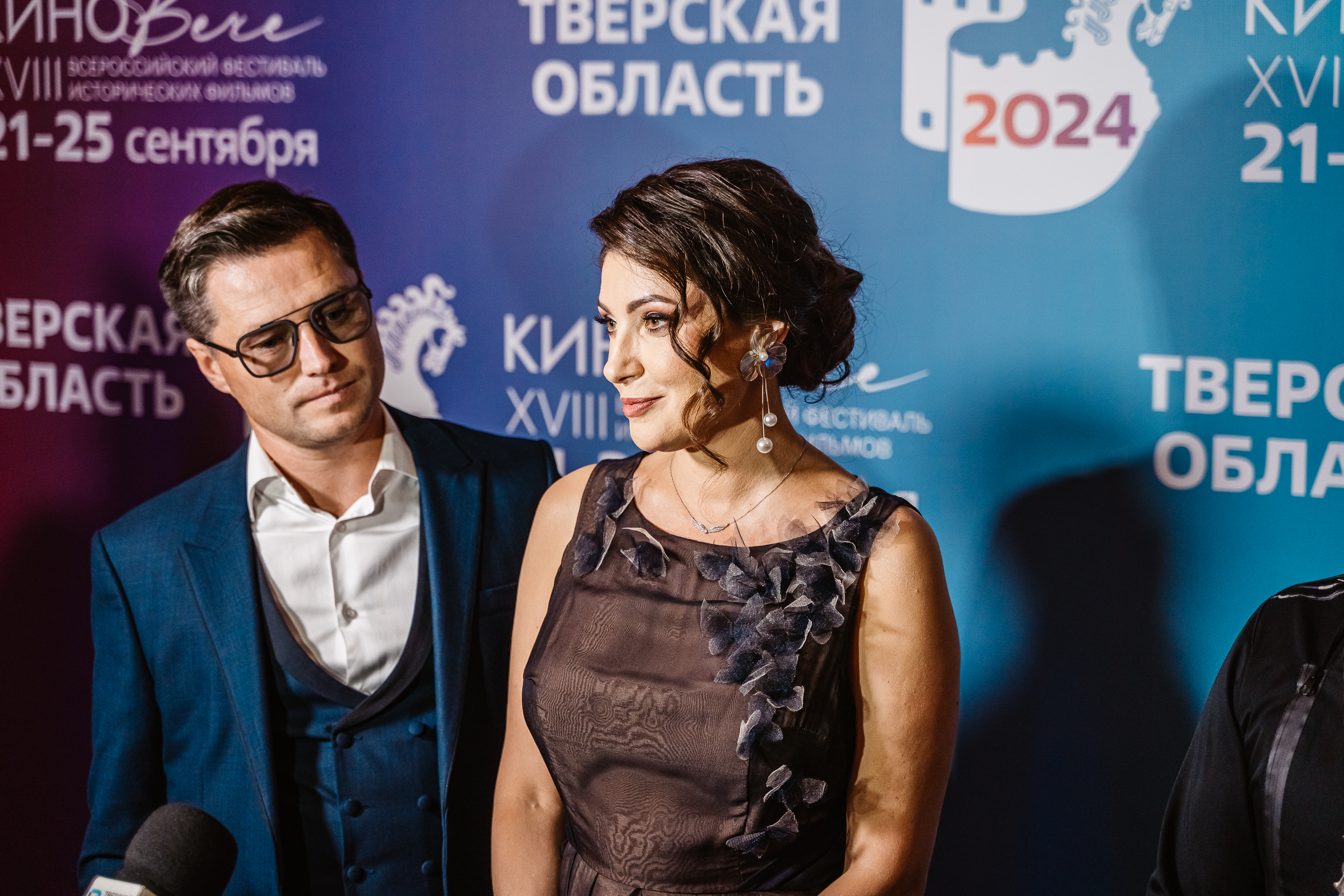 Здесь очень культурные зрители: в Тверской области стартовал фестиваль исторических фильмов "КиноВече"