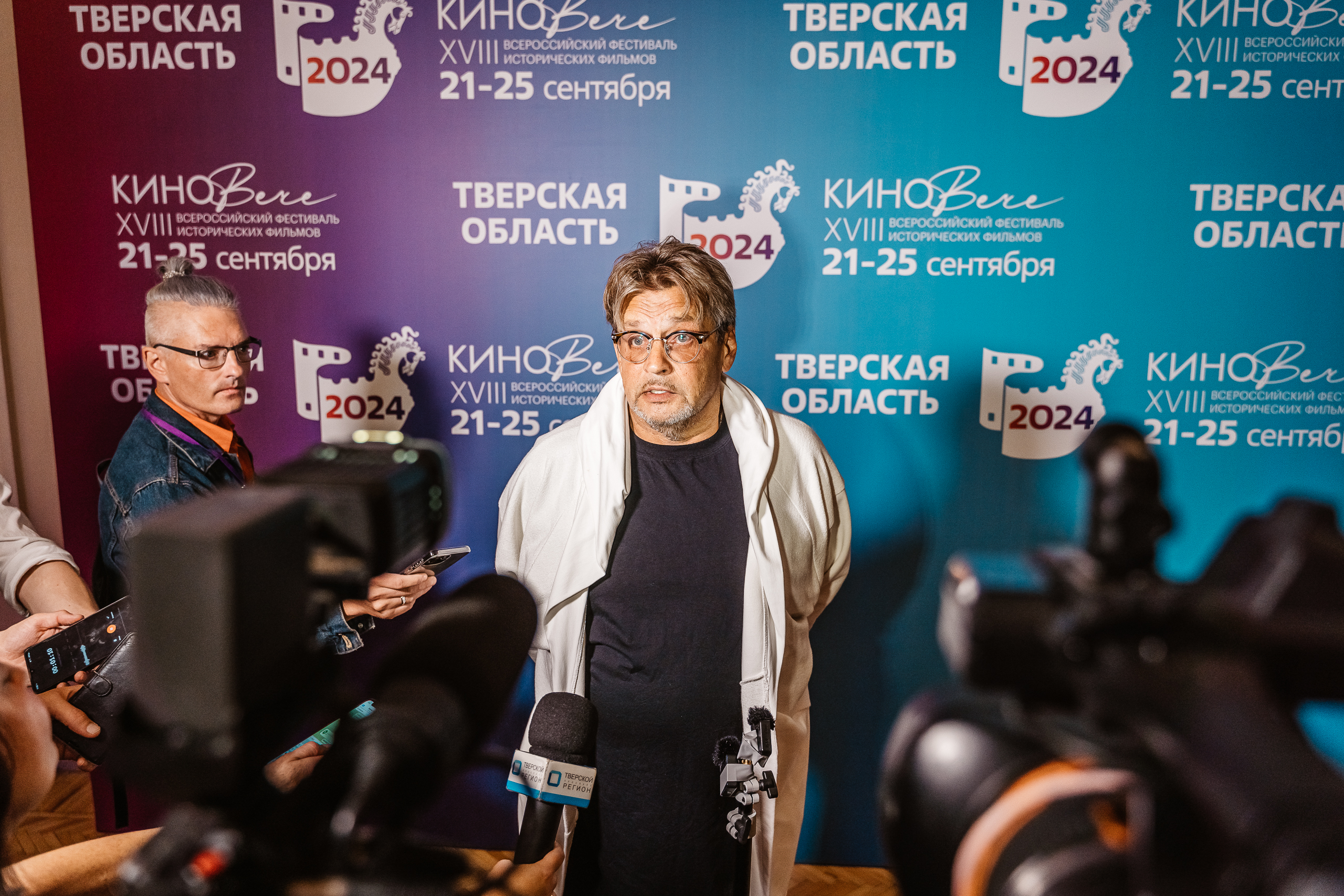 Здесь очень культурные зрители: в Тверской области стартовал фестиваль исторических фильмов "КиноВече"