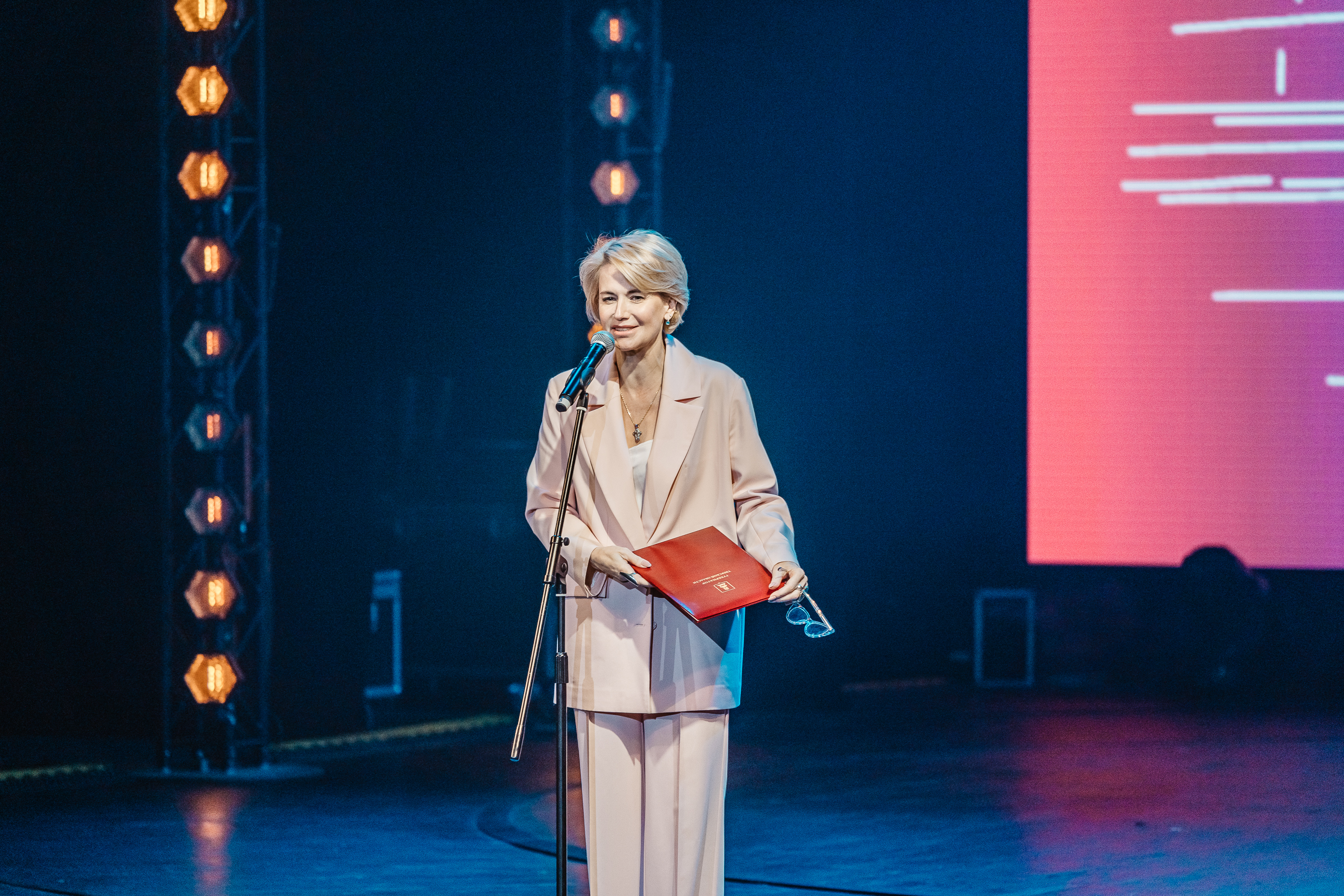 Здесь очень культурные зрители: в Тверской области стартовал фестиваль исторических фильмов "КиноВече"