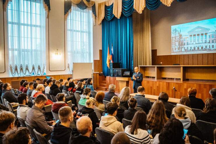 В Твери прошла встреча студентов тверских вузов с полковником запаса Владимиром Силантьевым В Твери прошла встреча студентов тверских вузов с полковником запаса Владимиром Силантьевым