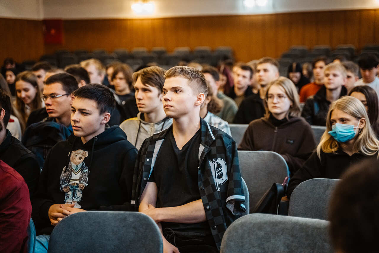 В Твери прошла встреча студентов тверских вузов с полковником запаса Владимиром Силантьевым