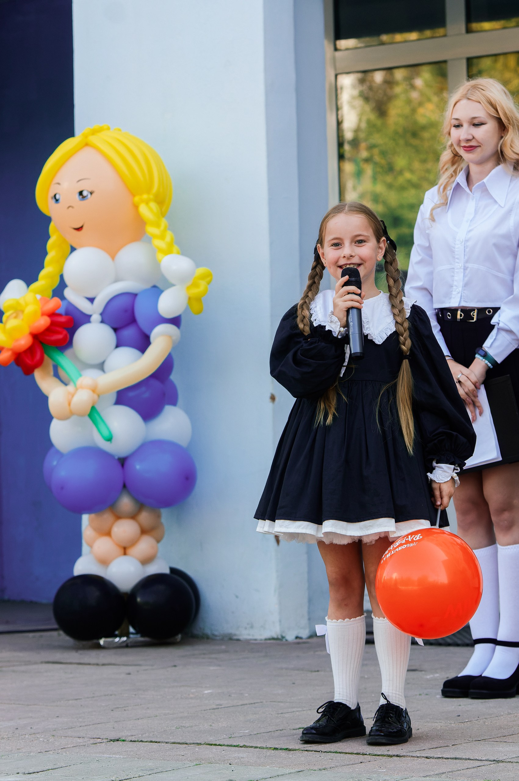 Первоклассный сюрприз от Wink: юная актриса Полина Айнутдинова встретилась с ивановскими школьниками
