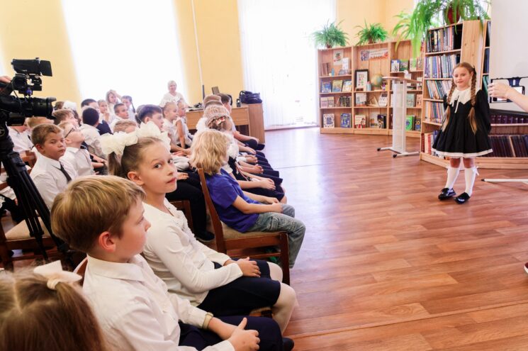 Первоклассный сюрприз от Wink: юная актриса Полина Айнутдинова встретилась с ивановскими школьниками Первоклассный сюрприз от Wink: юная актриса Полина Айнутдинова встретилась с ивановскими школьниками