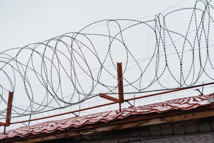 В Твери заключенный показал сокамерникам тату и получил штраф В Тверской области курьер мошенников получил срок