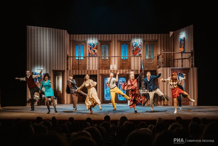 В Тверском театре драме покажут спектакль "Шум за сценой" В Тверском театре драме покажут спектакль "Шум за сценой"