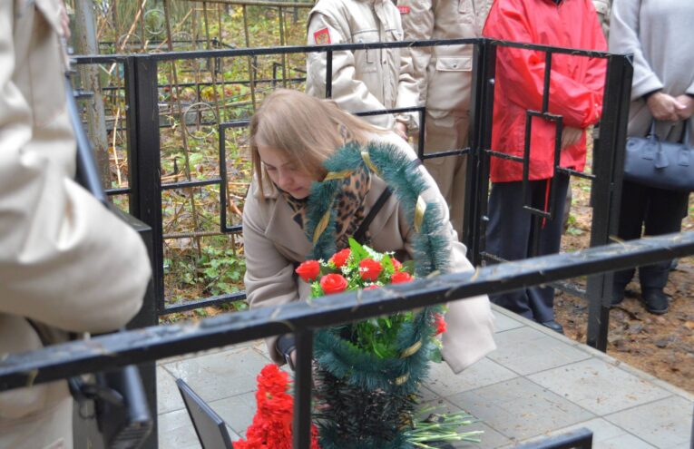 Тверь посетила праправнучка сержанта, похороненного в братской могиле в Николо-Малице