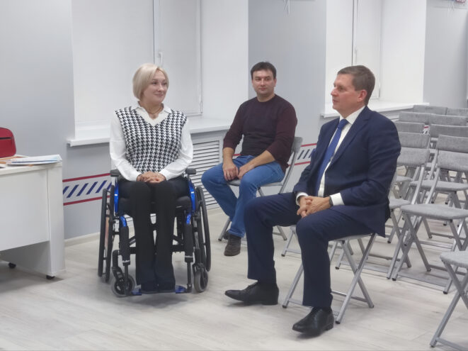 Сенатор Андрей Епишин провел встречу с победительницей конкурса красоты и таланта для девушек на инвалидных колясках Сенатор Андрей Епишин провел встречу с победительницей конкурса красоты и таланта для девушек на инвалидных колясках