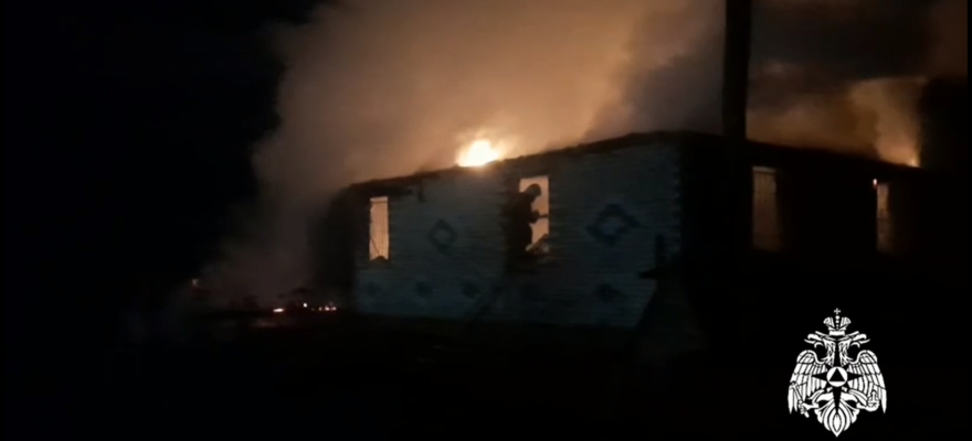 Вечером в Тверской области потушили пожар в жилом доме