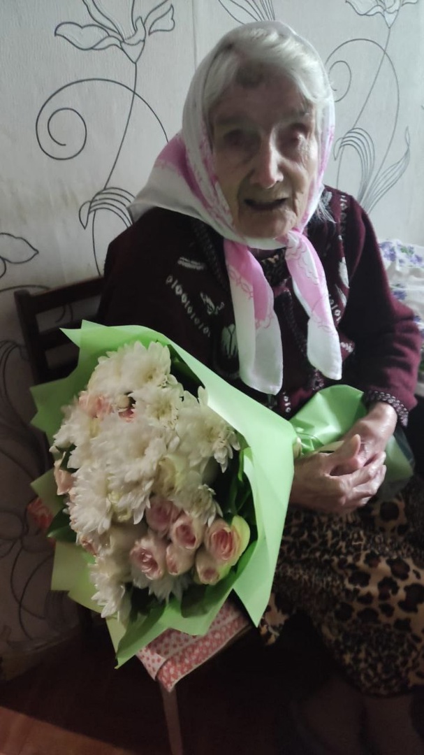 Губернатор Игорь Руденя поздравил со 101-летием участницу Великой Отечественной войны Елизавету Разумихину Губернатор Игорь Руденя поздравил со 101-летием участницу Великой Отечественной войны Елизавету Разумихину