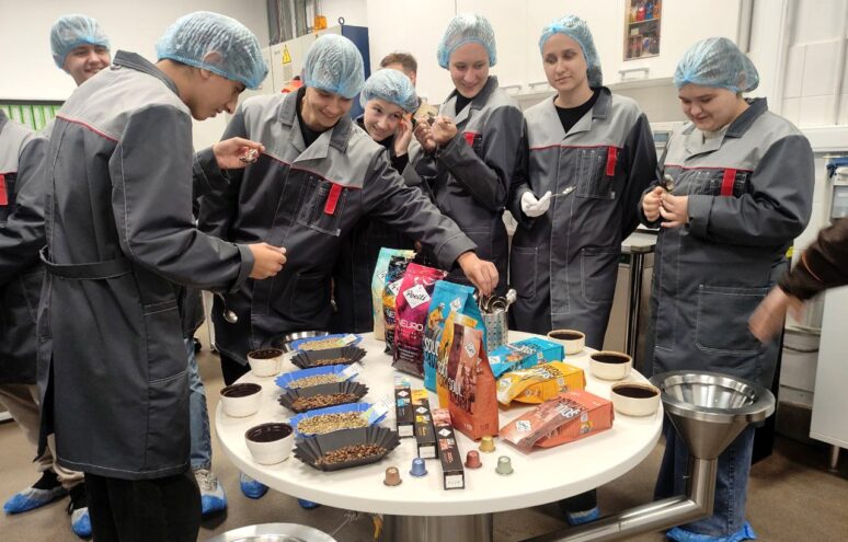 Около 1100 школьников и студентов Тверской области приняли участие в профориентационных турах с начала этого года Около 1100 школьников и студентов Тверской области приняли участие в профориентационных турах с начала этого года