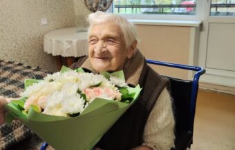 Губернатор Игорь Руденя поздравил со 106-летием ветерана Великой Отечественной войны Рахиль Абарбанель Губернатор Игорь Руденя поздравил со 106-летием ветерана Великой Отечественной войны Рахиль Абарбанель