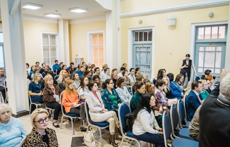 В Твери обсуждают вопросы борьбы с онкозаболеваниями на научно-практической конференции «Розовая лента»