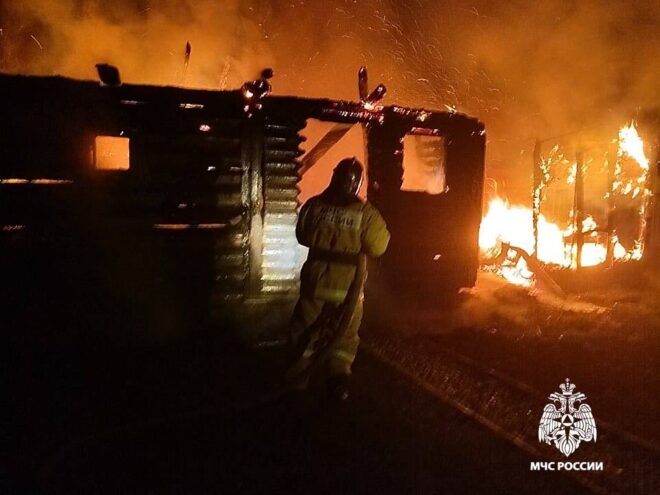 Под Тверью потушили ночной пожар в бане Под Тверью потушили ночной пожар в бане