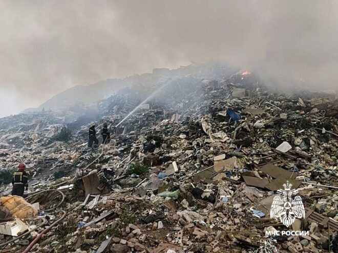 Под Тверью горит свалка твердых бытовых отходов Под Тверью горит свалка твердых бытовых отходов