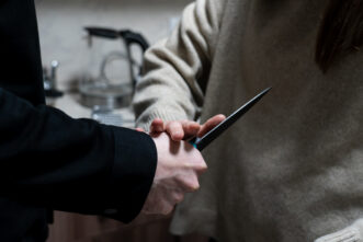 Житель Максатихи угрожал жене ножом Житель Максатихи угрожал жене ножом