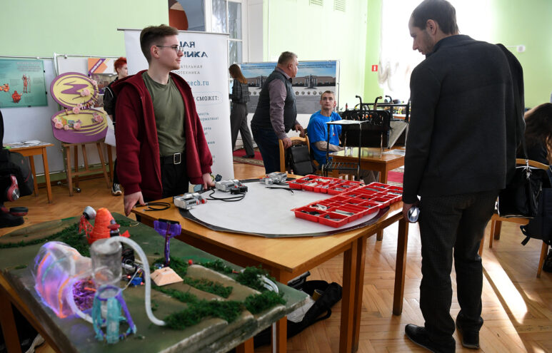 Студенты и школьники Верхневолжья представляют свои изобретения на выставке в Твери