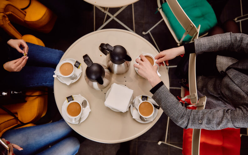 ВТБ запустил пилот оплаты по лицу в кафе и магазинах