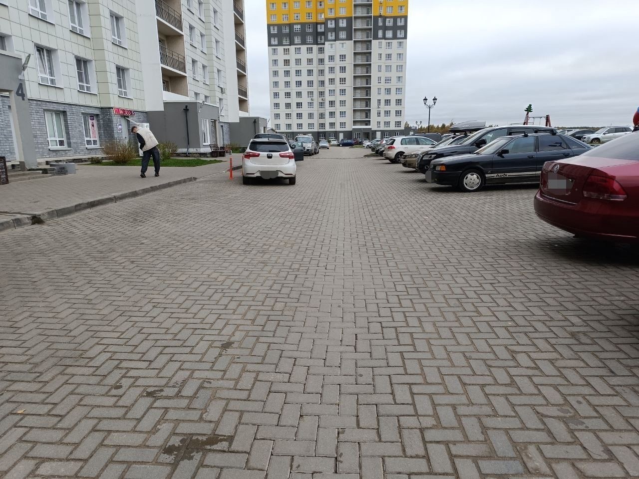 В Твери ребенок попал под колеса "Ауди" В Твери ребенок попал под колеса "Ауди"