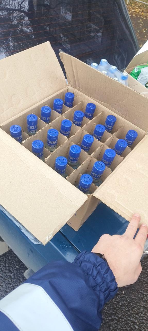 В Твери водитель "Лады" перевозил в машине запрещенную продукцию