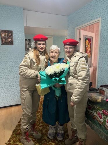 В Андреаполе юнармейцы навестили бывшую жительницу блокадного Ленинграда Анну Кириллову В Андреаполе юнармейцы навестили бывшую жительницу блокадного Ленинграда Анну Кириллову