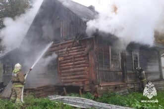 В поселке Оленино Тверской области загорелся жилой дом В поселке Оленино Тверской области загорелся жилой дом