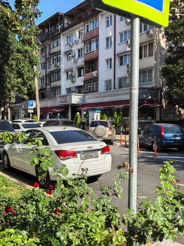 Жители Тверской области нашли в другом регионе люк из родного города
