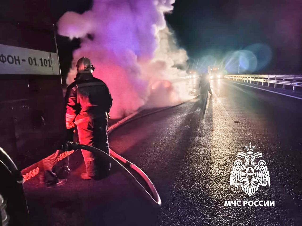 На трассе в Тверской области загорелась легковушка