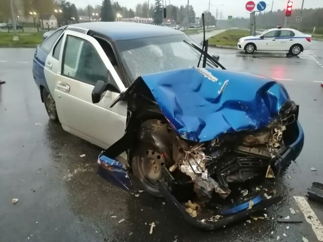 В Твери водитель грузовика спровоцировал аварию с пострадавшими