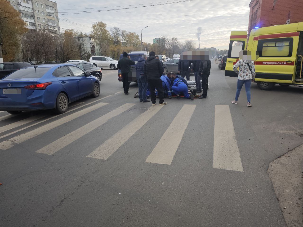 В Твери на пешеходном переходе сбили человека В Твери на пешеходном переходе сбили человека