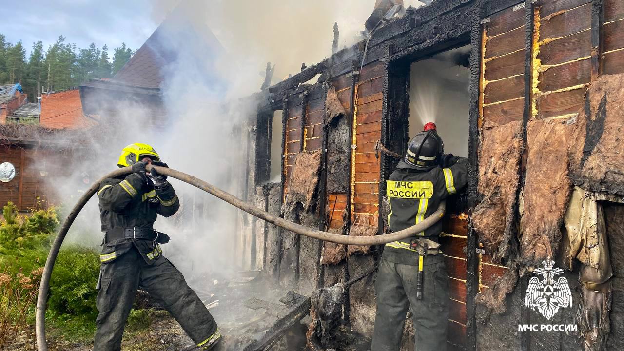 Под Тверью сгорел жилой дом Под Тверью сгорел жилой дом