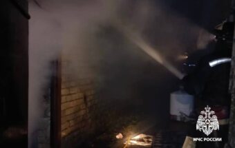 В Тверской области потушили пожар в хозяйственной постройке