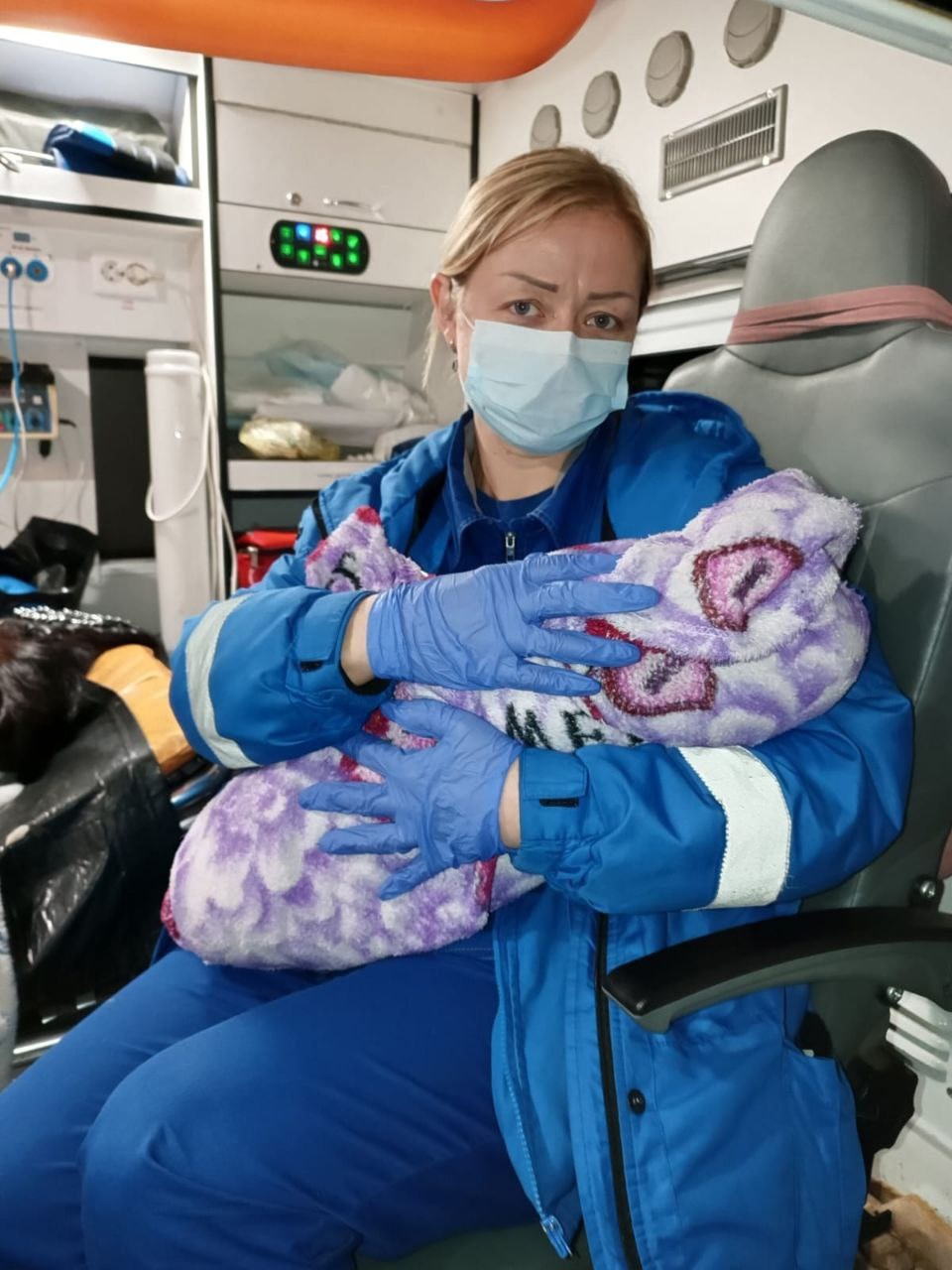 Бригада скорой помощи приняла домашние роды в Нелидове Бригада скорой помощи приняла домашние роды в Нелидове
