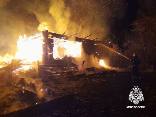 В Тверской области огонь уничтожил дачный дом