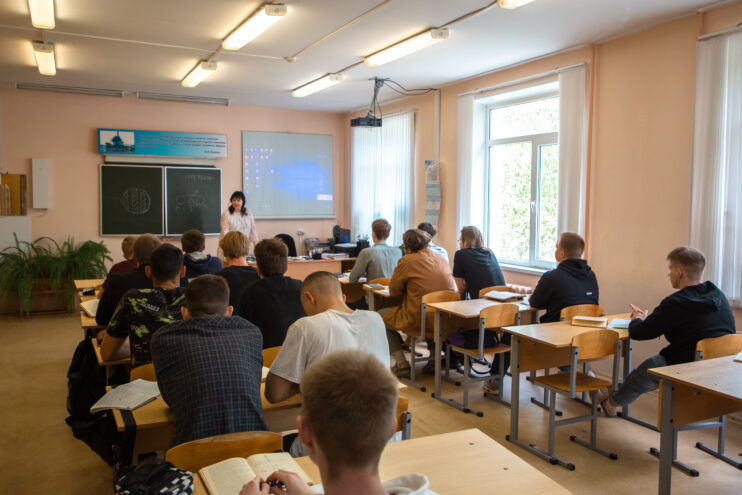 Игорь Руденя поздравил работников и ветеранов системы среднего профобразования Тверской области с профессиональным праздником Игорь Руденя поздравил работников и ветеранов системы среднего профобразования Тверской области с профессиональным праздником