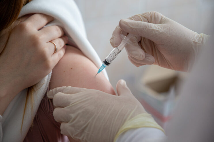 Врач рассказала, кому запрещено вакцинироваться против гриппа Врач рассказала, кому запрещено вакцинироваться против гриппа