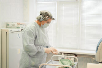 Россиян предупредили о смертельном вирусе, против которого нет вакцины