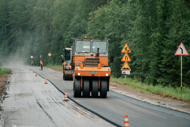 Губернатор Игорь Руденя поздравил работников дорожного хозяйства с профессиональным праздником Губернатор Игорь Руденя поздравил работников дорожного хозяйства с профессиональным праздником