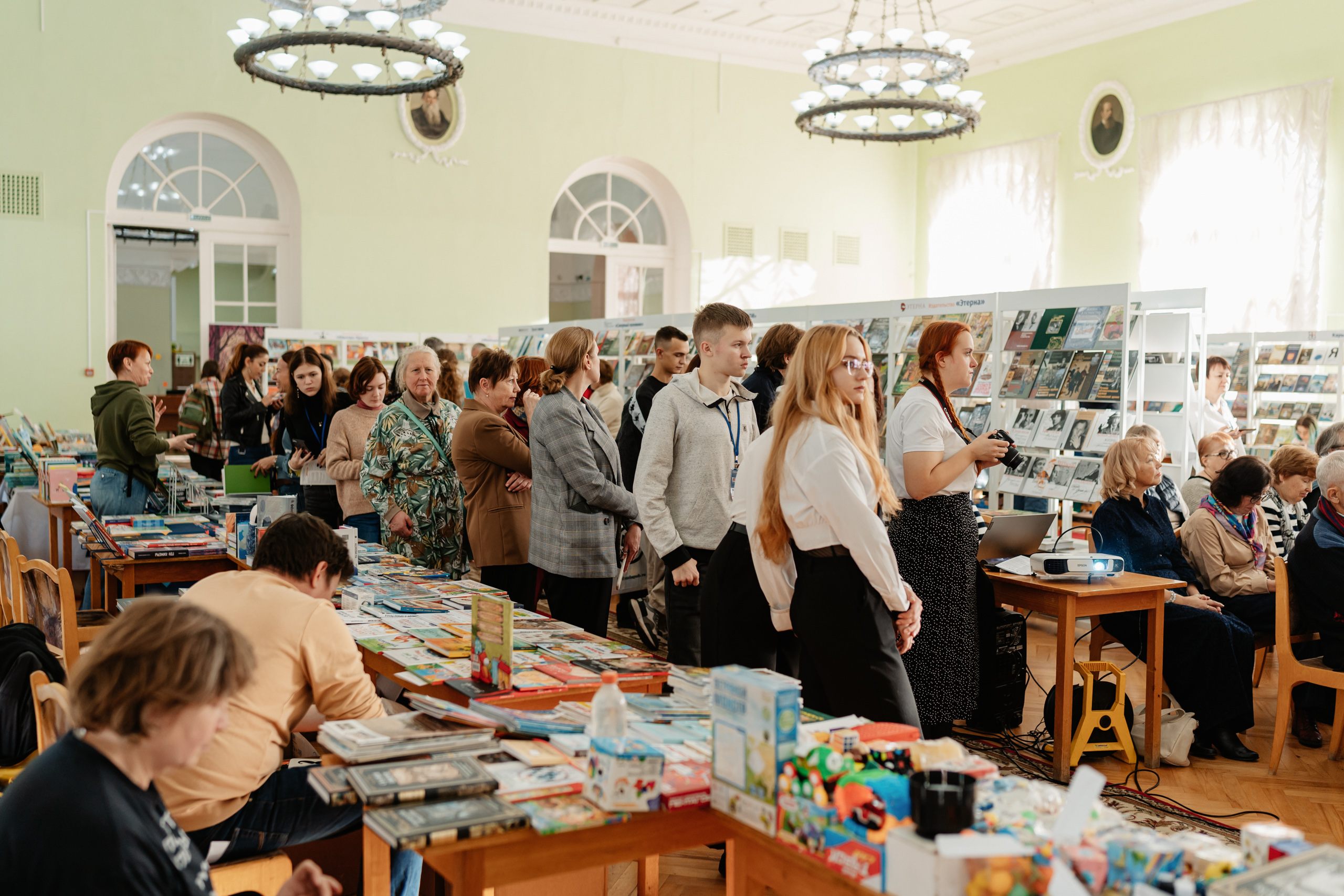 Тверской переплет: В тверской Горьковке завершился юбилейный книжный фестиваль Тверской переплет: В тверской Горьковке завершился юбилейный книжный фестиваль