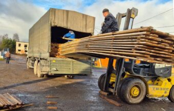 Муниципалитеты Тверской области направили в зону СВО гумгруз с пиломатериалами Муниципалитеты Тверской области направили в зону СВО гумгруз с пиломатериалами