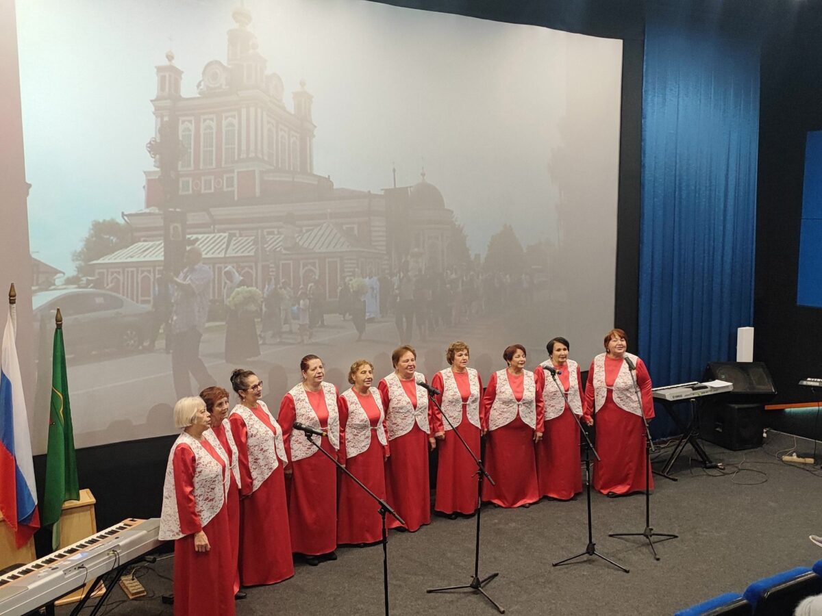 В Торопце отметили День народного единства концертом В Торопце отметили День народного единства концертом