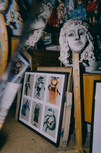 Жителей Твери приглашают на выставку главного художника Театра кукол