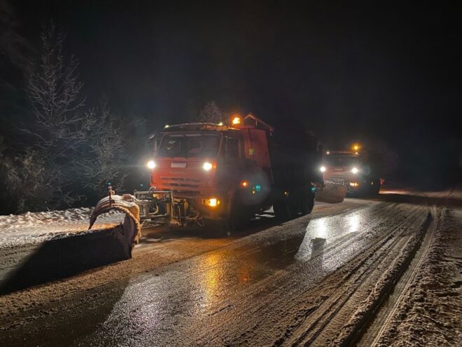 Для расчистки дорог от снега в Тверской области задействуют 140 единиц спецтехники