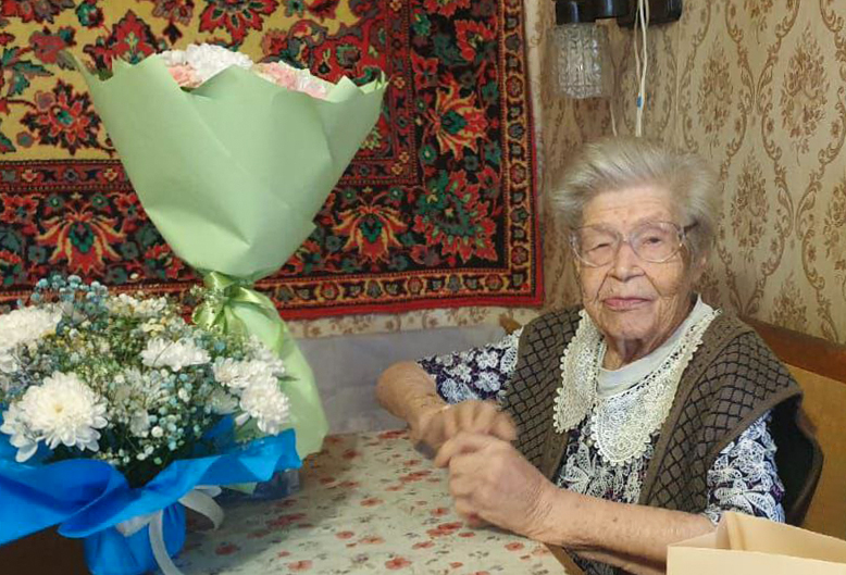 В Твери труженице тыла Зинаиде Александровне Косихиной исполнилось 106 лет В Твери труженице тыла Зинаиде Александровне Косихиной исполнилось 106 лет