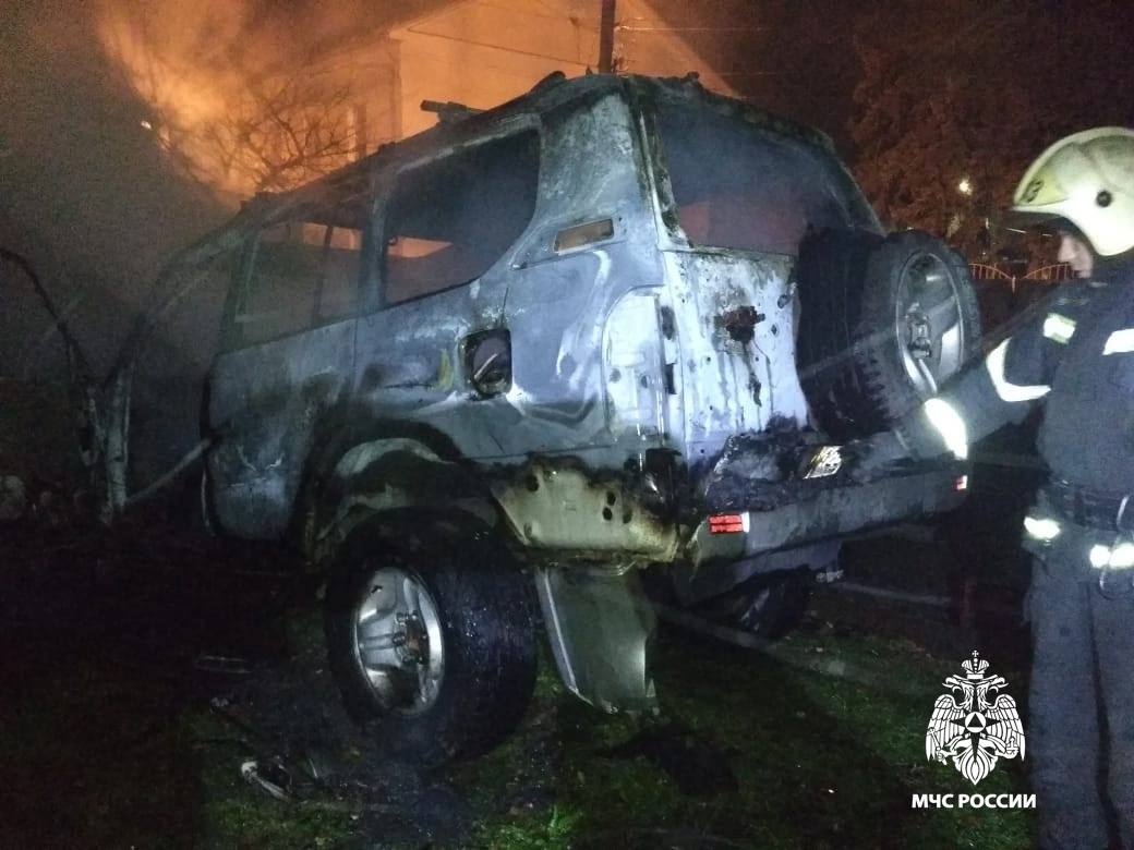 В Тверской области потушили загоревшийся внедорожник В Тверской области потушили загоревшийся внедорожник