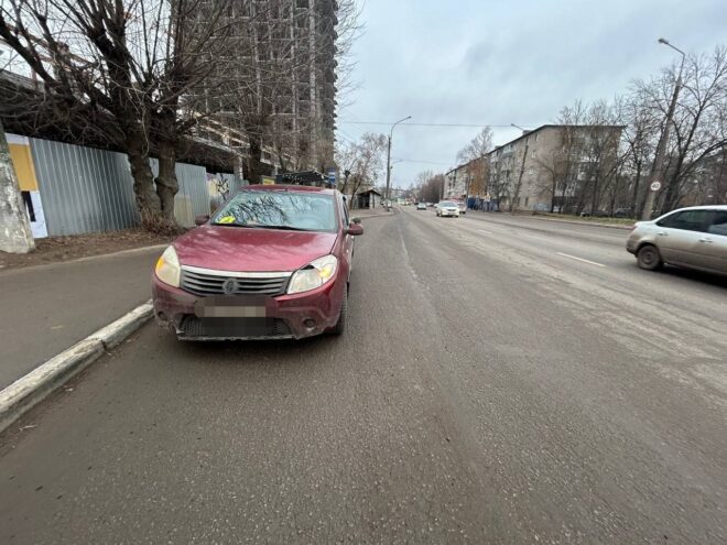 В Твери невнимательный водитель сбил девушку