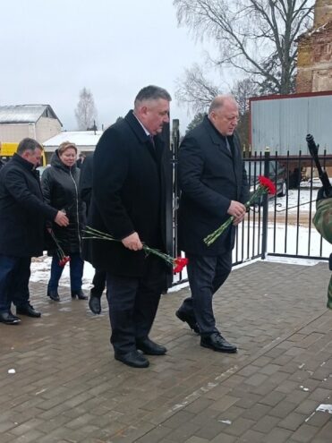 В Андреапольском округе депутаты Заксобрания Тверской области поклонились павшим в годы войны В Андреапольском округе депутаты Заксобрания Тверской области поклонились павшим в годы войны
