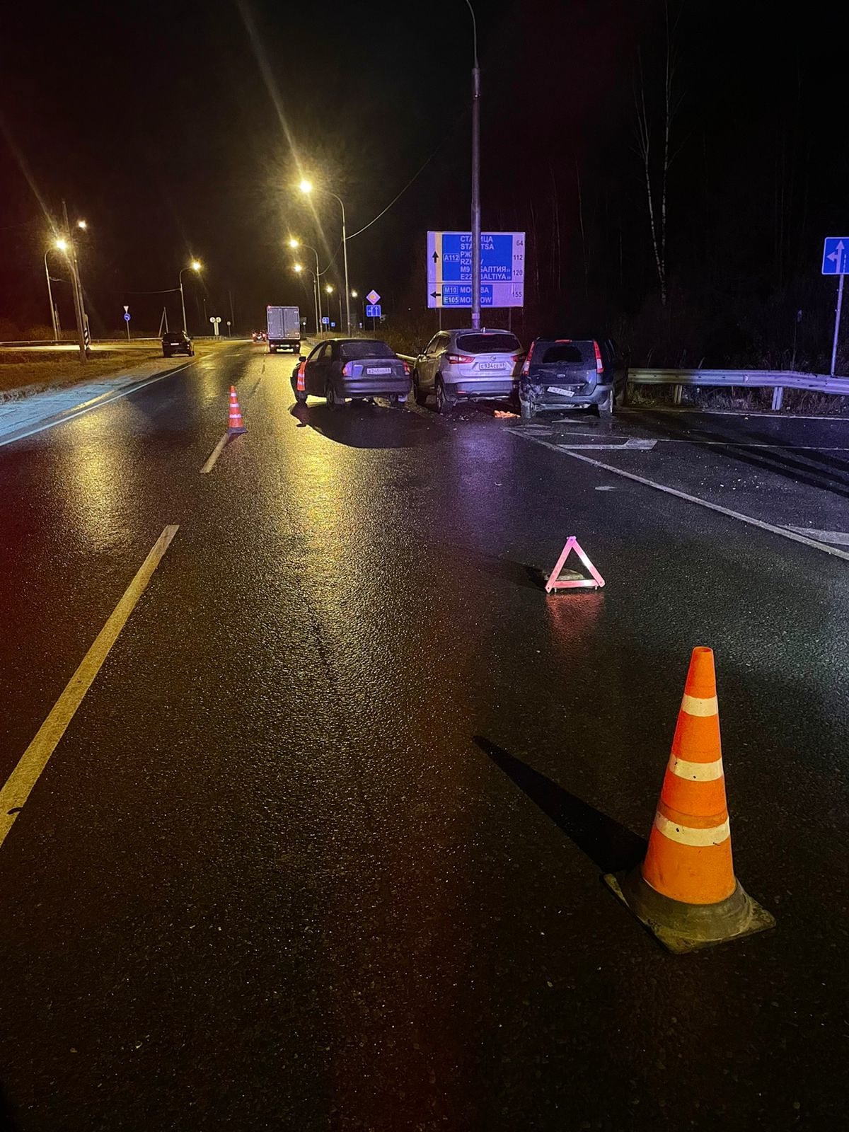 Под Тверью женщина потеряла сознание за рулем и спровоцировала массовое ДТП