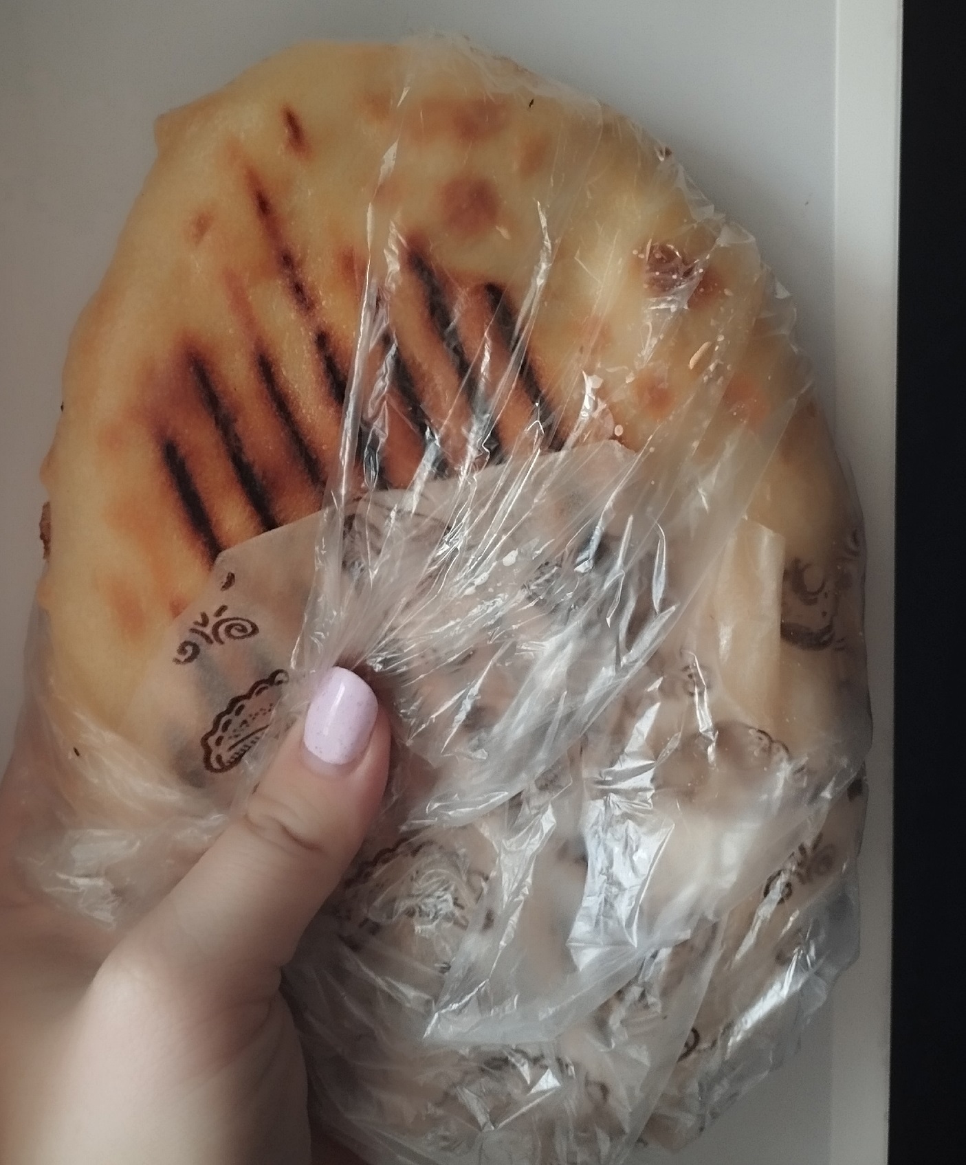 Поели за вас: Итальянская шаурма оказалось российской в кафе Bomb Chicken