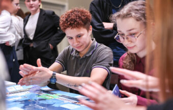 Школьники из Тверской области пообщались с молодыми специалистами на «Классных встречах» Школьники из Тверской области пообщались с молодыми специалистами на «Классных встречах»