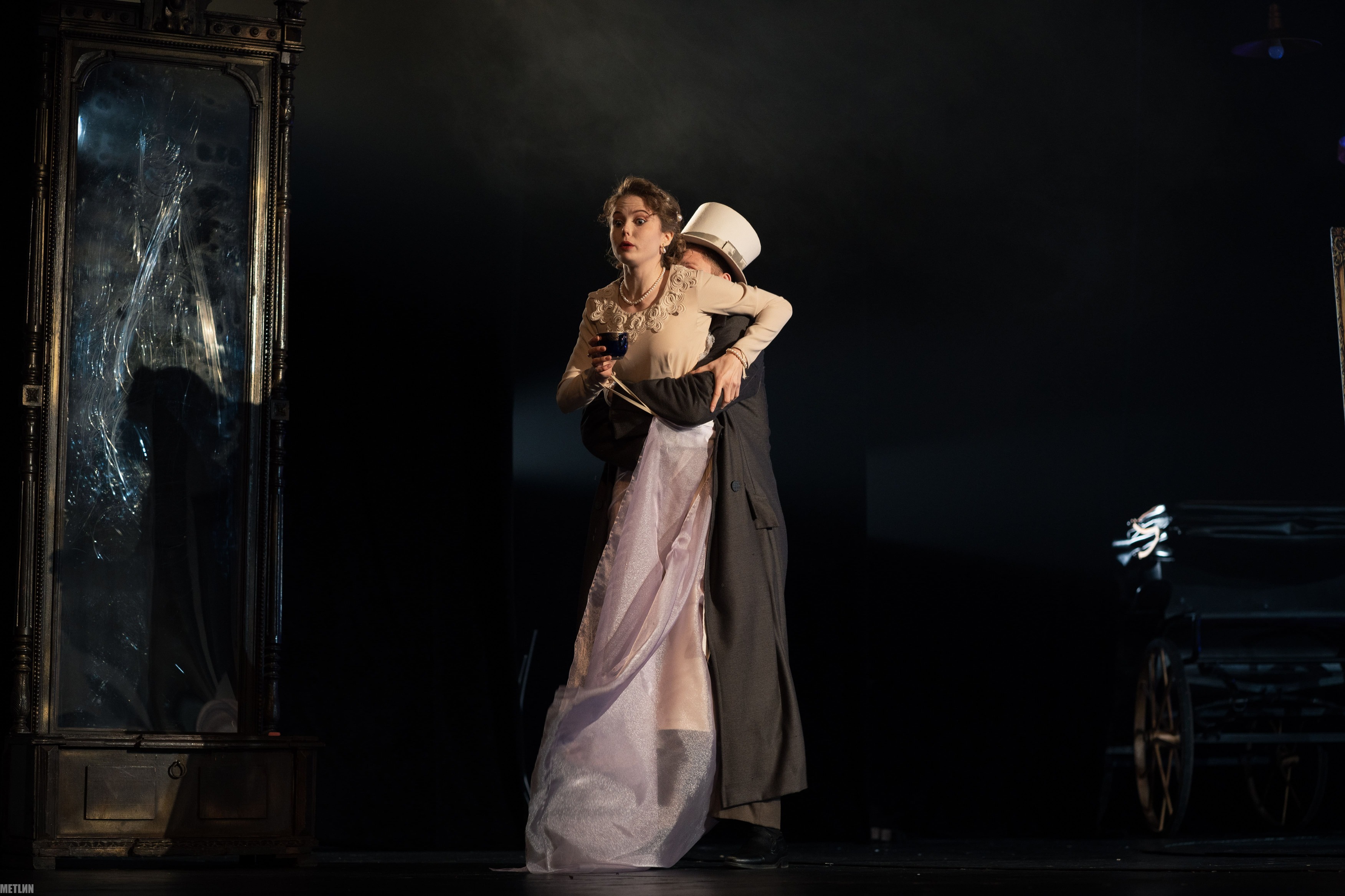 Премьера в новом жанре: Тверской зритель увидел драму Анны Карениной Премьера в новом жанре: Тверской зритель увидел драму Анны Карениной